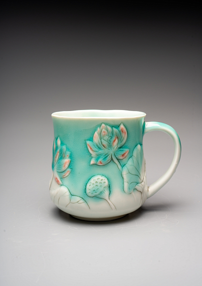Кружка ручной работы «Лотос и карп», бирюзовая, фарфор, 430 мл, фото 1.