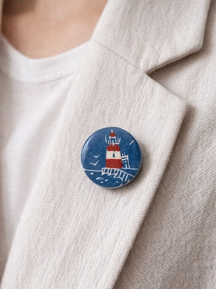 Брошь ручной работы Elizabeth Madar Маяк, круглая, красно-белый, керамика, фото 3.