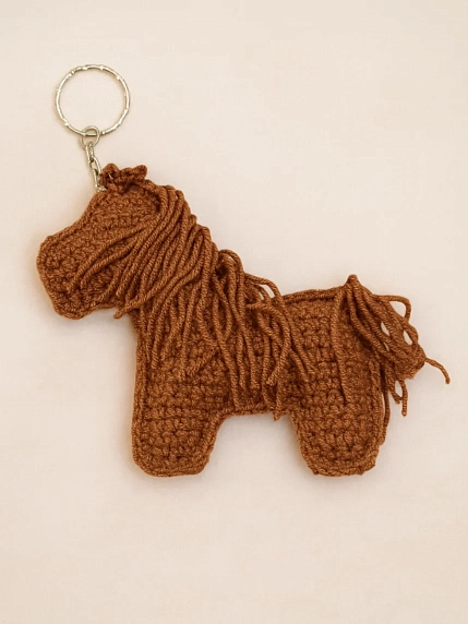 Вязаный брелок ЦИЛИНСКАЯ «Лошадка», коричневый, фото 1.