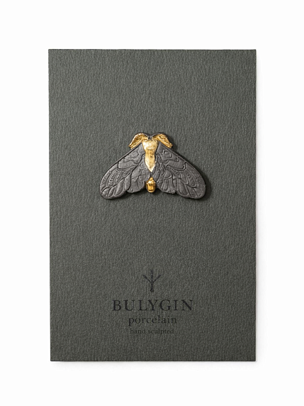 Брошь ручной работы Bulygin «Моль», фарфор, чёрно-золотистая, фото 3.