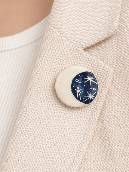 Брошь ручной работы Elizabeth Madar Месяц, круглая, синяя, керамика, фото 2.