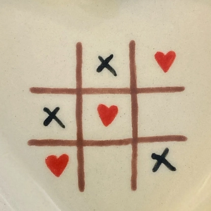 Тарелка ручной работы Ceramission в форме сердечка «Крестики / сердечки», керамика, 14см, фото 4.