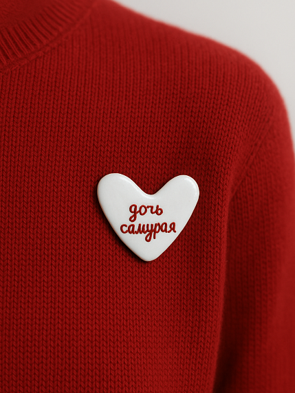 Брошь ручной работы Сердце с надписью «Дочь самурая», полимерная глина, фото 2.