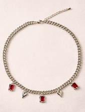 Цепь с подвеской Мигетт из сердечек и красного камня