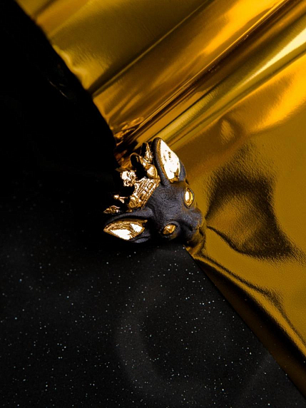 Брошь ручной работы Bulygin «Королева кошек», фарфор, чёрно-золотистая, фото 2.