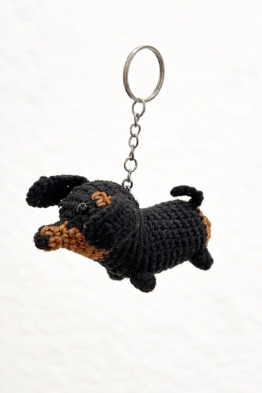 Вязаный брелок Цилинская «Такса», 6,5 см, фото 1.