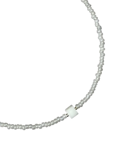 Чокер ручной работы с кубиком, бисер, белый