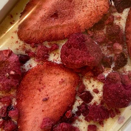 Шоколад белый с клубникой, малиной и вишней, без сахара, фото 2.
