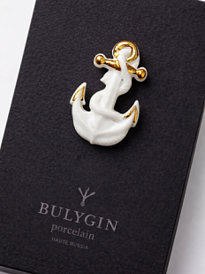 Брошь ручной работы Bulygin «Якорь», фарфор, бело-золотистая