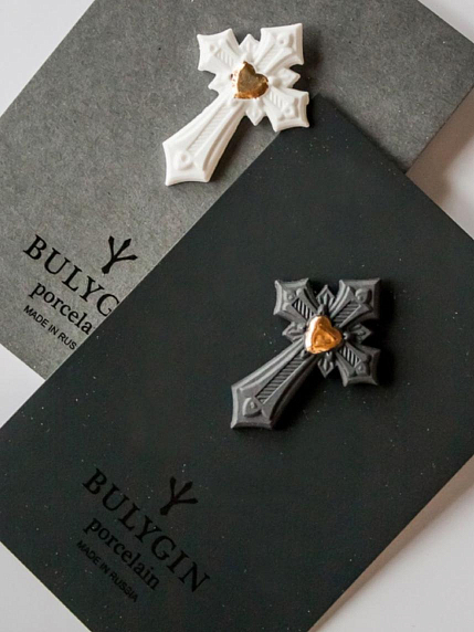 Брошь ручной работы Bulygin «Крест», фарфор, чёрно-золотистая, фото 4.