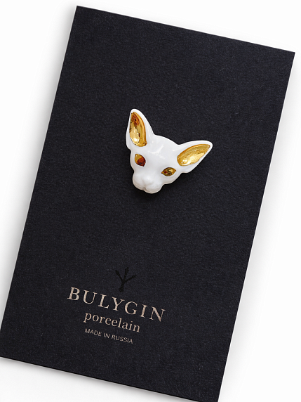 Брошь ручной работы Bulygin «Кошка», фарфор, бело-золотистая, фото 1.