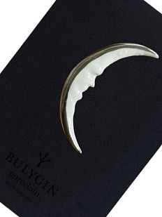 Брошь ручной работы Bulygin «Месяц» бело-серебристая, фарфор