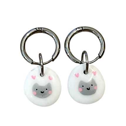 Серьги-конго Радость Рядом с овальной подвеской «Котик с сердечками», полимерная глина, белые, фото 1.
