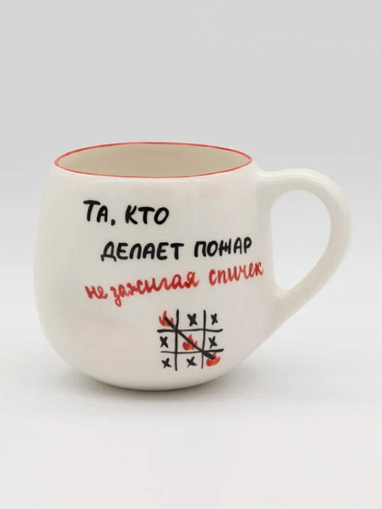 Кружка ручной работы РУКИ В ГЛИНЕ «Та, кто делает пожары», белая, керамика, 400 мл, мятая, фото 2.
