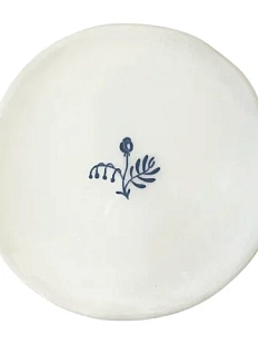 Блюдце Августа с синим цветком, белое, 13 см