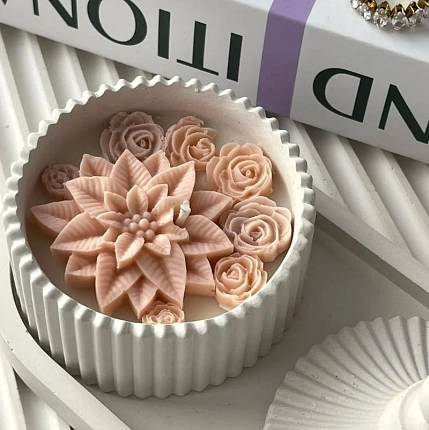 Подарочный набор с двумя шкатулками с цветочными свечами, фото 2.