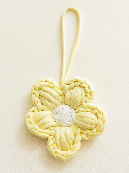 Вязаный обвес «Цветок», светло-жёлтый, 10 см, фото 1.