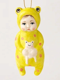 Ёлочная игрушка Ким керамика «Малыш в костюме лягушонка», 10 см, желтый в крапинку, фарфор