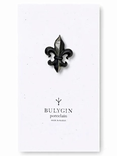 Брошь ручной работы Фарфор Булыгина «Геральдическая лилия», чёрно-серебристая