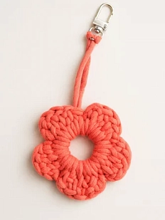 Вязаный обвес брелок «Цветок», фуксия, 6 см