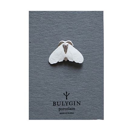 Брошь ручной работы Bulygin «Моль», бело-серебристая, фарфор, фото 1.