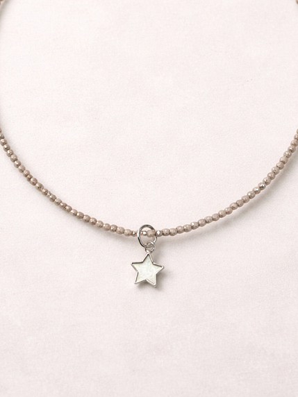 Чокер из мелкой бежевой шпинели с подвеской «Звёздочка» Migette, фото 4.