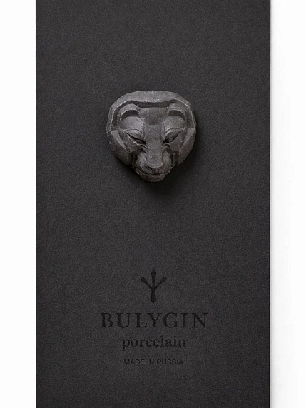 Брошь ручной работы Фарфор Булыгина «Львица» чёрная, фото 2.