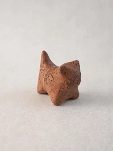 Бетонная статуэтка Легенда о розе «Котёнок», коричнево-красная, 3 см