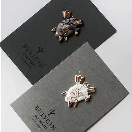 Брошь ручной работы Фарфор Булыгина «Разбитое сердце», чёрно-золотистая, фото 3.