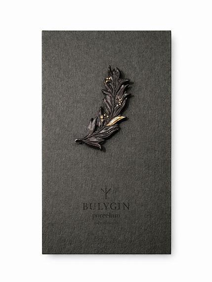 Брошь ручной работы Bulygin «Веточка оливы», фарфор, чёрно-серебристая, фото 2.