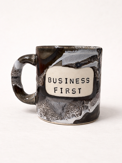 Кружка ручной работы Тата вытворяет/NF ceramics «Business first», керамика, 450 мл, фото 1.