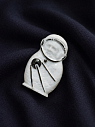 Брошь ручной работы Bulygin «Гагарин» большая, бело-серебристая, фарфор, превью фото 3