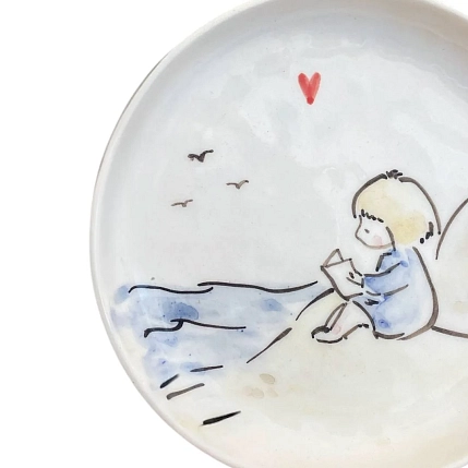 Тарелка ручной работы НАДО ЖЕ Девочка с книжкой, керамика, 13-14 см, фото 2.