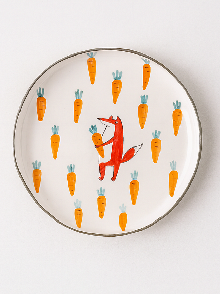 Тарелка ручной работы с бортиком Лис с морковкой, белая, 17 см, фото 1.