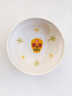 Пиала ручной работы с черепами, светло-бежевая, 9 см