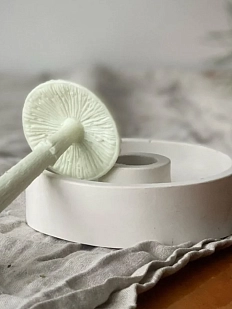 Подсвечник гипсовый белого цвета