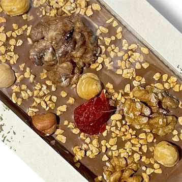 Молочный бельгийский шоколад с грецким орехом, фундуком, вишней и дутым рисом, фото 2.