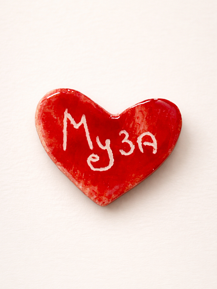 Брошь ручной работы сердечко «Муза», красная, керамика, фото 1.