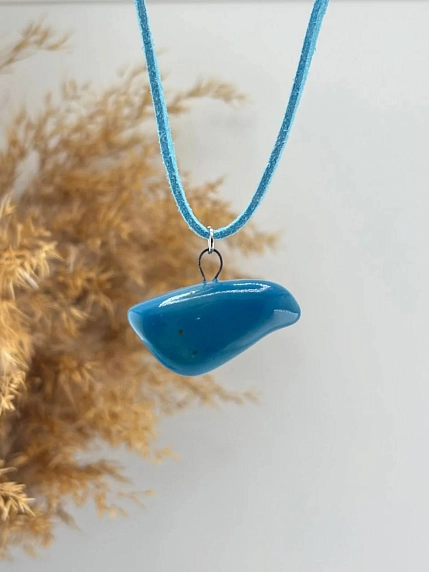 Чокер ручной работы Ceramission «Птичка» на замшевом шнурке, голубой, керамика, фото 2.