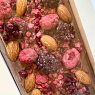 Шоколад молочный с ежевикой, вишней, малиной и миндалем, превью фото 2