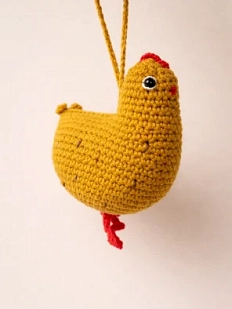 Вязаный брелок «Курочка»