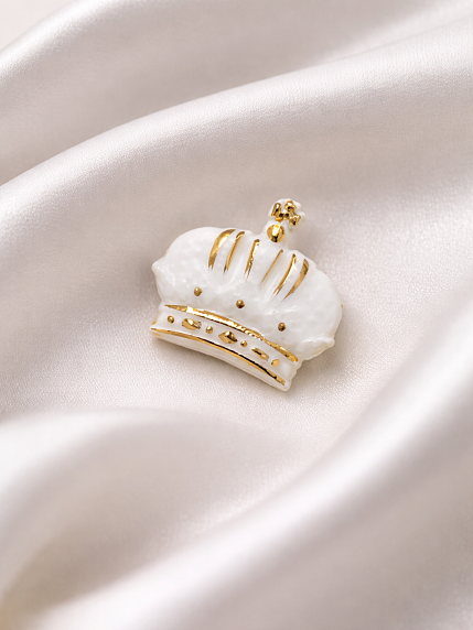 Брошь ручной работы Bulygin «Корона», фарфор, бело-золотистая, фото 3.