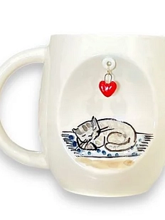 Кружка ручной работы Спящий котик с подвеской сердечком, керамика, 300 мл