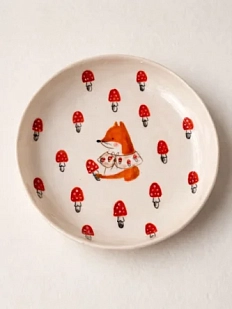 Тарелка ручной работы Ким керамика с бортиком Лисёнок с мухоморами, белая, фарфор, 16 см