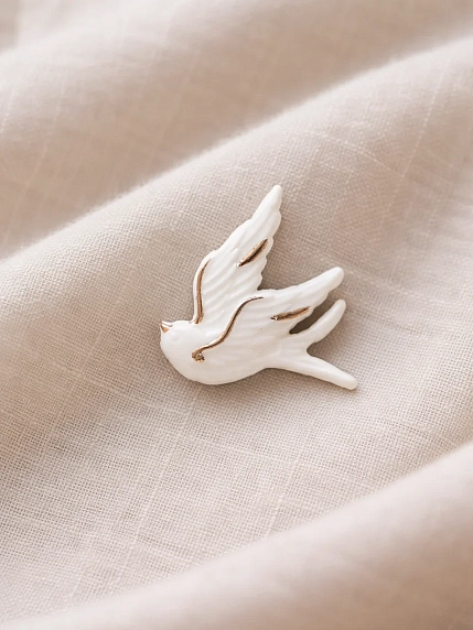 Брошь ручной работы Фарфор Булыгина «Ласточка», бело-серебристая, фото 2.