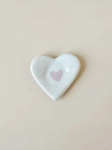 Блюдце ручной работы Августа в виде сердечка с рисунком, белое, керамика, 6 см