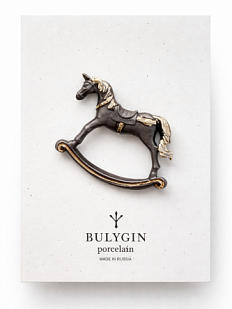 Брошь ручной работы Bulygin «Лошадка», чёрно-серебристая, фарфор