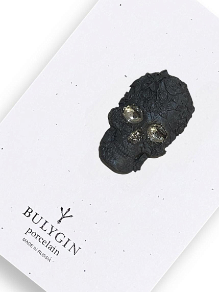 Брошь ручной работы Bulygin «Череп» малый, фарфор, чёрно-серебристая, фото 2.