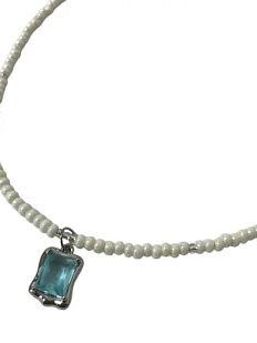 Чокер ручной работы с голубой подвеской