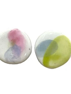 Серёжки-гвоздики Мария Гордеева круглые с акварельными разводами, керамика, зелёно-розовые